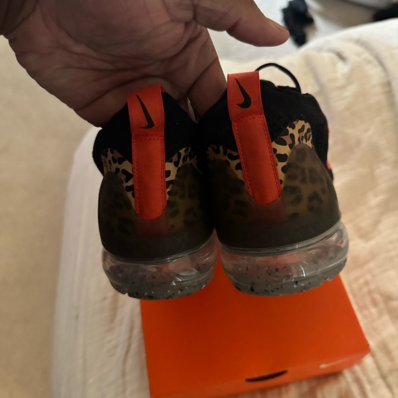 Nike air vapormax 2021 fk. Black/Habanero Red-Praline